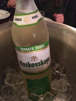 sari-votka-ayaspasa-rus-lokantasi-beyaz-ruslar-istanbul-turkiye