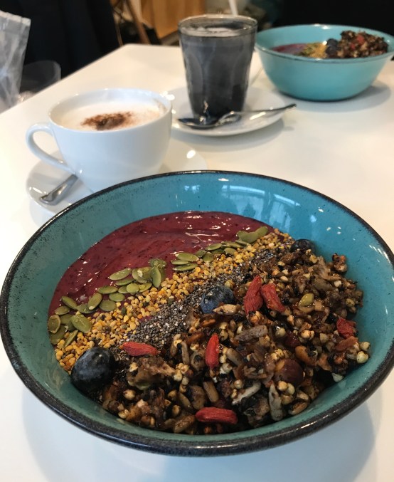 açai bowl at jusu brothers london